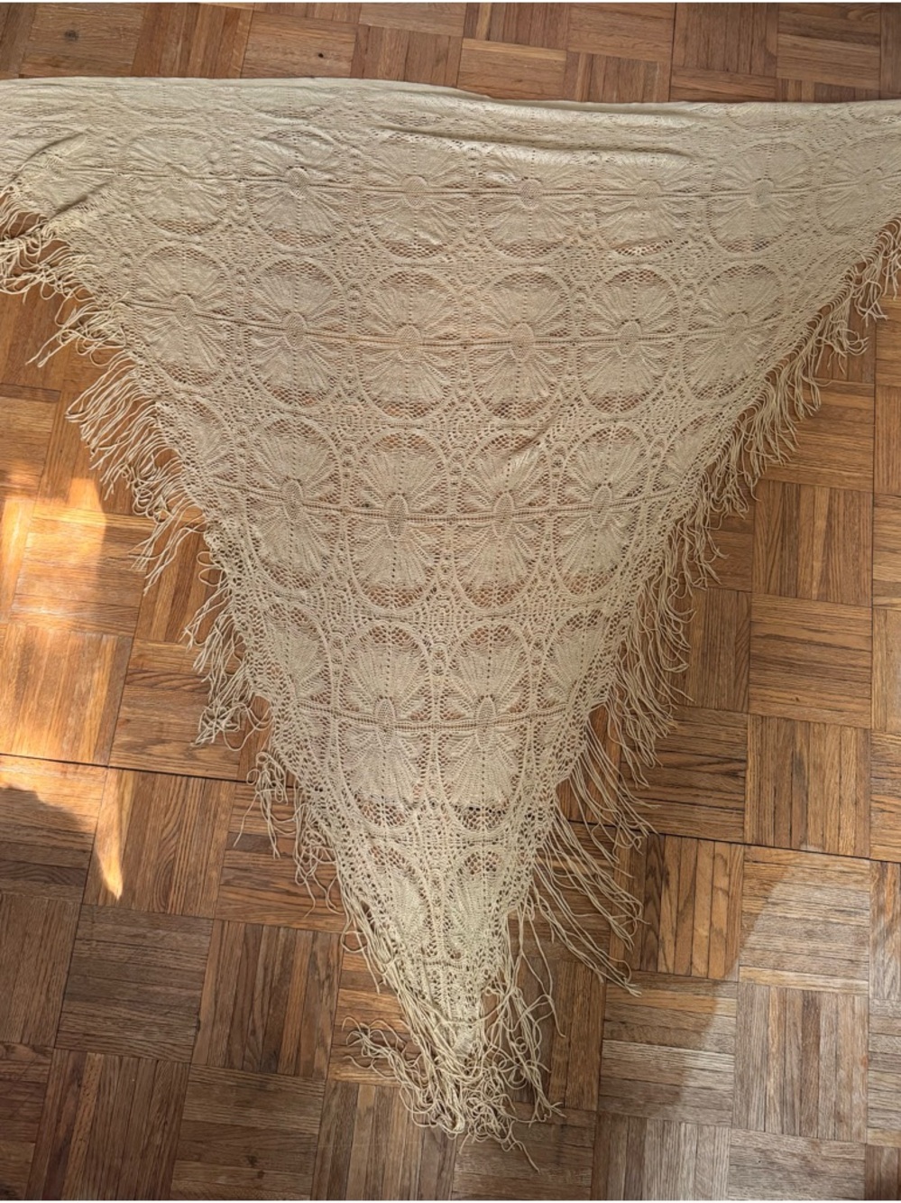 Vintage 60s-70s Lace Shaw wrap long with Fringe